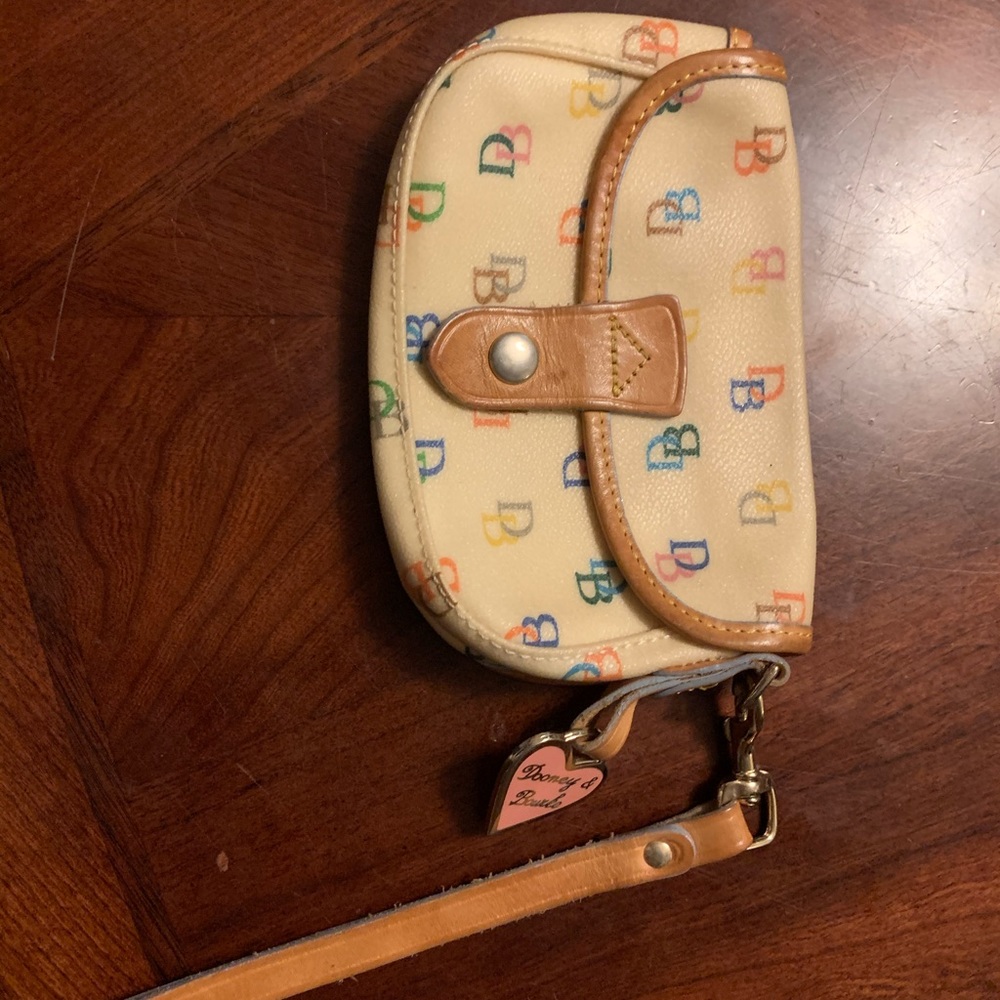 Dooney &bourke wristlet